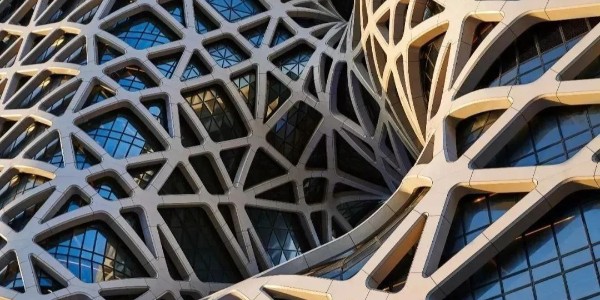 全球首個(gè)網(wǎng)架結(jié)構(gòu)幕墻是如何實(shí)現(xiàn)的？