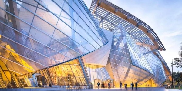 瘋狂的蓋里！ | “不銹鋼龍卷風” Luma Arles藝術中心立面完工！