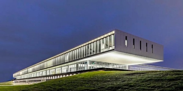 應(yīng)用型人才培養(yǎng)基地：美國(guó)科林學(xué)院應(yīng)用技術(shù)校區(qū)