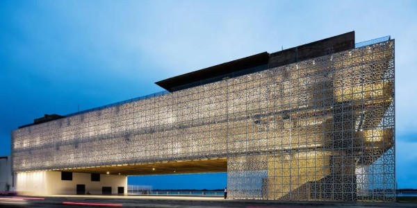 你以為把兩種不搭的材料搭在一起就真的一定不搭嗎？