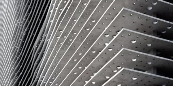 建筑師們一反常態(tài)，他們依賴于汕頭當(dāng)?shù)氐膫鹘y(tǒng)，讓混凝土優(yōu)雅如實(shí)