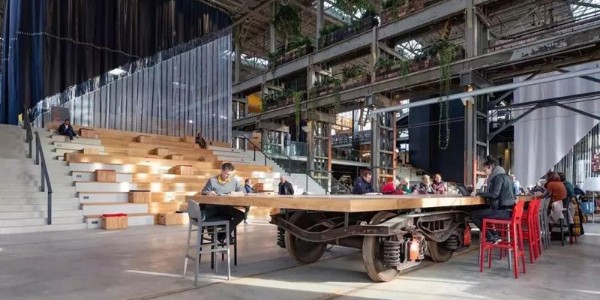 舊火車廠改造的圖書館，由知識鏈接的小城市！