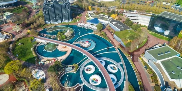 百合花漂浮運(yùn)動(dòng)場(chǎng)，法國(guó)