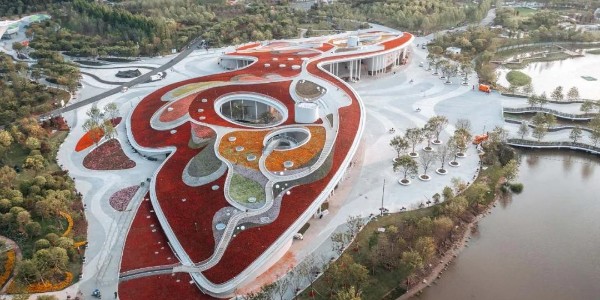 巨型的覆土“蝴蝶”，第十屆中國(guó)花卉博覽會(huì)世紀(jì)館