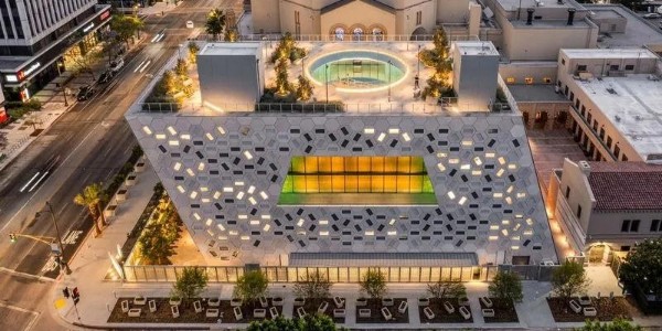 OMA耗時十年的新作完工，加州的第一座文化建筑